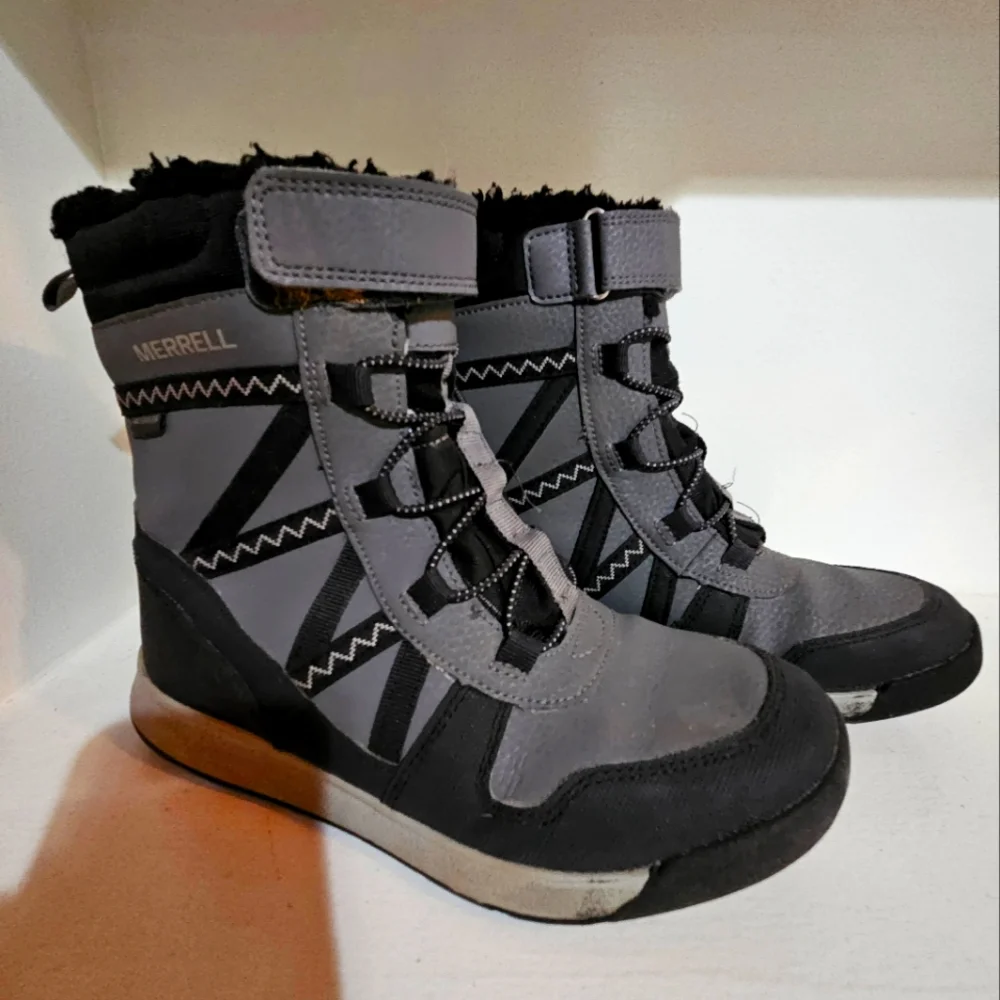 Big Kids Merrell Snow Boots Size 3M